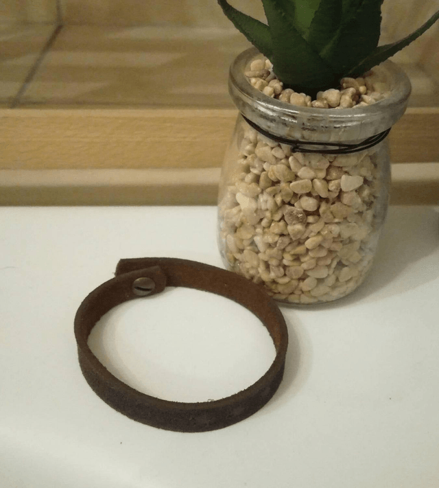 Bracelet en cuir marron fermeture bouton de col bronze vieilli