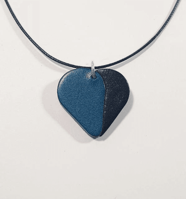 Collier ras de cou coeur cuir et coton